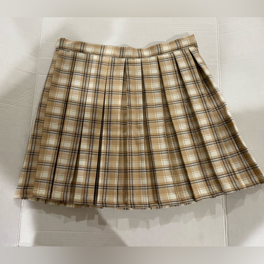 Cali 1850 juniors tan,cream, brown and white plaid skirt with pleads size L
